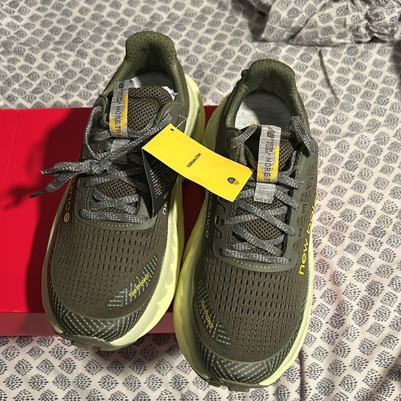 new balance running shoes - Picture 3 of 4